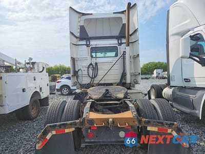 Zdjęcie 6 z 12 samochodu: 2017 VOLVO VNL SEMI TRUCK VIN:4V4N39TG9HN988182 - miniatura