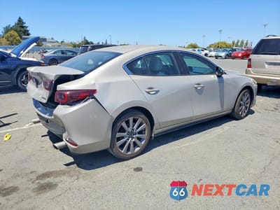 Trzecie zdjęcie samochodu z tyłu: 2024 MAZDA 3 PREFERRED VIN:3MZBPACM9RM432408 - miniatura