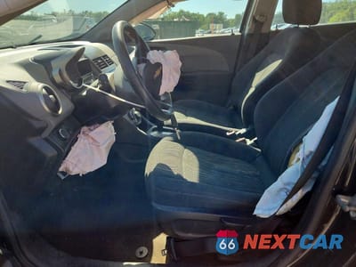 Zdjęcie 7 z 12 samochodu: 2015 CHEVROLET SONIC LT VIN:1G1JC5SH6F4183068 - miniatura