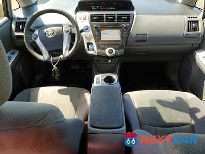 Zdjęcie 8 z 12 samochodu: 2013 TOYOTA PRIUS V THREE VIN:JTDZN3EU3D3233011 - miniatura