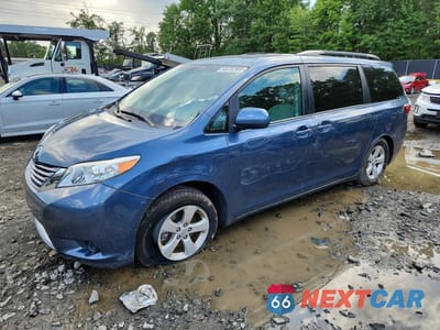 2017 TOYOTA SIENNA LE 5TDKZ3DC8HS885108 - główne zdjęcie licytacji z USA - miniatura