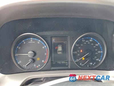 Zdjęcie 9 z 13 samochodu: 2018 TOYOTA RAV4 LE VIN:JTMBFREV2JJ747207 - miniatura