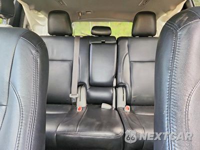 Zdjęcie 10 z 13 samochodu: 2018 TOYOTA HIGHLANDER LE VIN:5TDBZRFH5JS804759 - miniatura