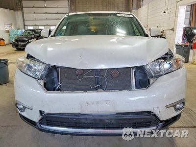 Piąte zdjęcie samochodu w środku: 2013 TOYOTA HIGHLANDER SE VIN:5TDBK3EH0DS231230 - miniatura