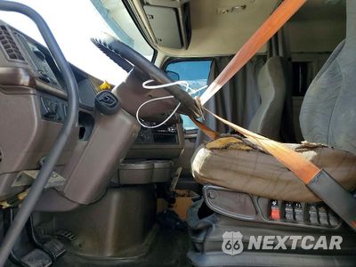 Zdjęcie 7 z 13 samochodu: 2017 VOLVO VNL SEMI TRUCK VIN:4V5N99UG8HN972189 - miniatura