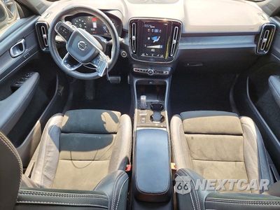 Zdjęcie 8 z 13 samochodu: 2020 VOLVO XC40 T5 R-DESIGN VIN:YV4162UM2L2288914 - miniatura