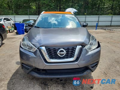 Piąte zdjęcie samochodu w środku: 2019 NISSAN KICKS SV VIN:3N1CP5CU7KL470958 - miniatura