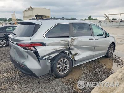 Trzecie zdjęcie samochodu z tyłu: 2021 TOYOTA SIENNA XLE VIN:5TDJSKFC5MS007847 - miniatura