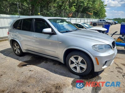 Czwarte zdjęcie samochodu z boku: 2013 BMW X5 VIN:5UXZV4C51D0E11082 - miniatura