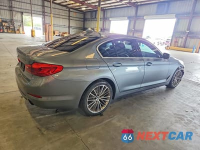 Trzecie zdjęcie samochodu z tyłu: 2020 BMW 530 I VIN:WBAJR3C00LWW54938 - miniatura