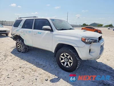 Czwarte zdjęcie samochodu z boku: 2021 TOYOTA 4RUNNER TRD OFF-ROAD PREMIUM VIN:JTERU5JR8M5939049 - miniatura
