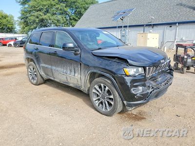 Czwarte zdjęcie samochodu z boku: 2018 JEEP GRAND CHEROKEE LAREDO VIN:1C4RJFAG9JC321005 - miniatura