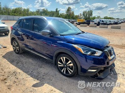 Czwarte zdjęcie samochodu z boku: 2019 NISSAN KICKS SR VIN:3N1CP5CU9KL556370 - miniatura
