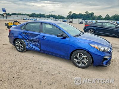 Czwarte zdjęcie samochodu z boku: 2019 KIA FORTE LXS VIN:3KPF24AD2KE061762 - miniatura