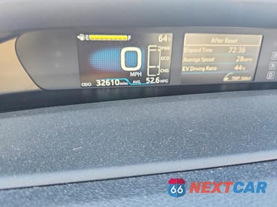 Zdjęcie 9 z 12 samochodu: 2018 TOYOTA PRIUS THREE VIN:JTDKARFU5J3552274 - miniatura