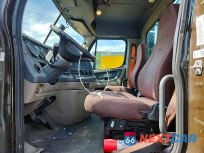 Zdjęcie 7 z 12 samochodu: 2017 FREIGHTLINER CASCADIA 113 SEMI TRUCK VIN:1FUBGBDV0HLHH2540 - miniatura