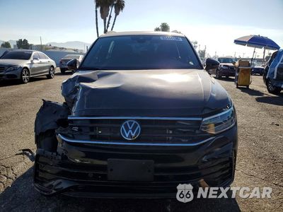 Piąte zdjęcie samochodu w środku: 2024 VOLKSWAGEN TIGUAN SE R-LINE BLACK VIN:3VVCB7AX0RM201436 - miniatura