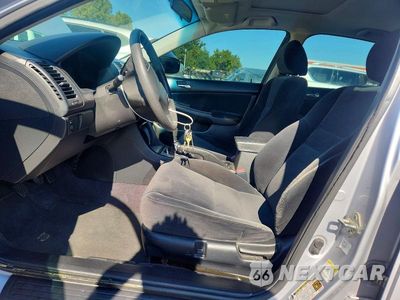 Zdjęcie 7 z 12 samochodu: 2004 HONDA ACCORD EX VIN:1HGCM55784A151173 - miniatura