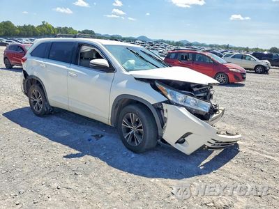 Czwarte zdjęcie samochodu z boku: 2017 TOYOTA HIGHLANDER LE PLUS VIN:5TDZZRFHXHS216705 - miniatura