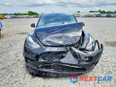Piąte zdjęcie samochodu w środku: 2023 TESLA MODEL Y VIN:7SAYGAEE9PF767014 - miniatura