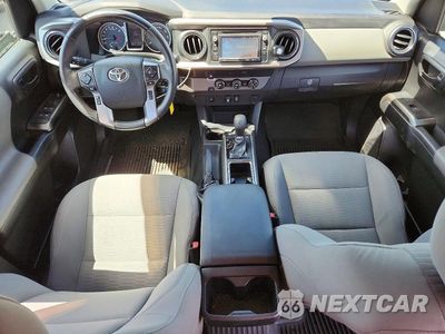 Zdjęcie 8 z 12 samochodu: 2019 TOYOTA TACOMA SR5 V6 VIN:3TMAZ5CN6KM107584 - miniatura