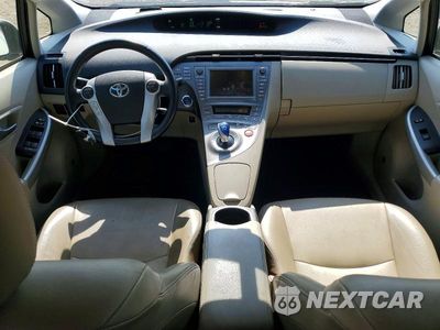 Zdjęcie 8 z 12 samochodu: 2013 TOYOTA PRIUS FOUR VIN:JTDKN3DU7D5551575 - miniatura