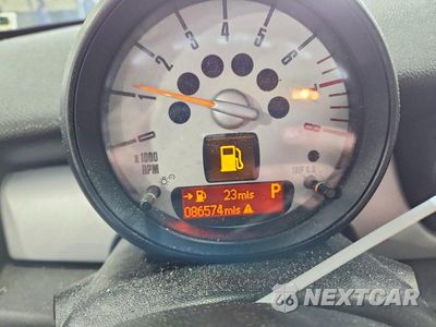Zdjęcie 9 z 12 samochodu: 2013 MINI COOPER VIN:WMWSU3C5XDT691139 - miniatura