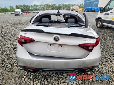 Zdjęcie 6 z 12 samochodu: 2018 ALFA ROMEO GIULIA Q4 VIN:ZARFAEDN2J7579517 - miniatura
