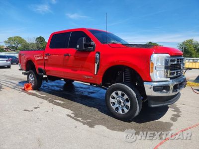 Czwarte zdjęcie samochodu z boku: 2023 FORD F250 SUPER DUTY VIN:1FT8W2BM2PEC00324 - miniatura