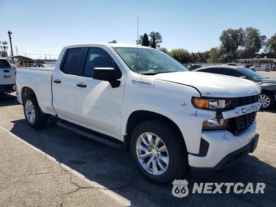 Czwarte zdjęcie samochodu z boku: 2021 CHEVROLET SILVERADO C1500 CUSTOM VIN:1GCRWBEK1MZ255169 - miniatura