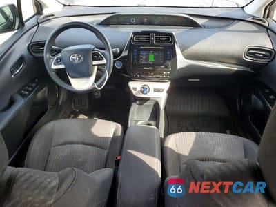 Zdjęcie 8 z 12 samochodu: 2018 TOYOTA PRIUS TWO VIN:JTDKBRFU1J3582675 - miniatura