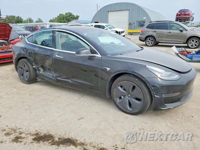 Czwarte zdjęcie samochodu z boku: 2018 TESLA MODEL 3 VIN:5YJ3E1EA2JF053839 - miniatura