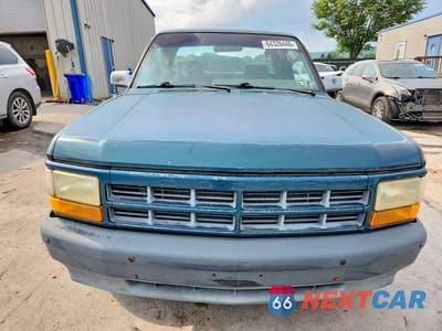 Piąte zdjęcie samochodu w środku: 1995 DODGE DAKOTA VIN:1B7GL23XXSW943314 - miniatura