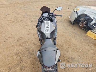 Zdjęcie 6 z 9 samochodu: 2024 KAWASAKI EX650 R VIN:ML5EXER1XRDAD5198 - miniatura
