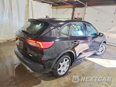 Trzecie zdjęcie samochodu z tyłu: 2020 FORD ESCAPE S VIN:1FMCU0F66LUB55531 - miniatura