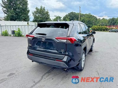 Trzecie zdjęcie samochodu z tyłu: 2019 TOYOTA RAV4 LE VIN:JTMF1RFV2KD047590 - miniatura