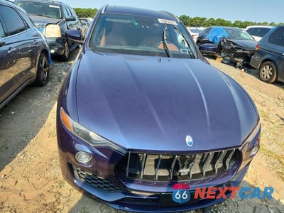 Piąte zdjęcie samochodu w środku: 2019 MASERATI LEVANTE VIN:ZN661XUA2KX332758 - miniatura