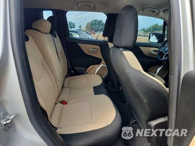 Zdjęcie 11 z 14 samochodu: 2017 JEEP RENEGADE SPORT VIN:ZACCJBAH9HPG40885 - miniatura