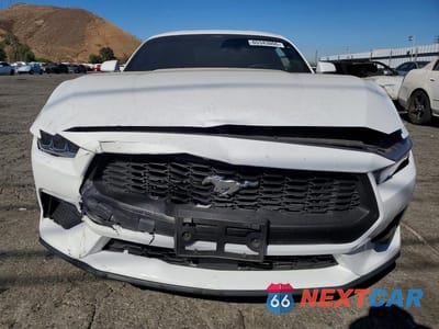 Piąte zdjęcie samochodu w środku: 2024 FORD MUSTANG VIN:1FA6P8TH0R5140609 - miniatura