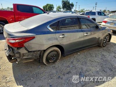 Trzecie zdjęcie samochodu z tyłu: 2018 NISSAN ALTIMA 2.5 SV VIN:1N4AL3AP3JC267437 - miniatura