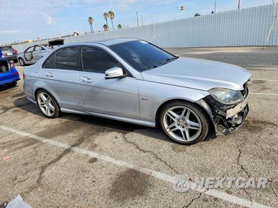 Czwarte zdjęcie samochodu z boku: 2012 MERCEDES-BENZ C 250 VIN:WDDGF4HBXCA615864 - miniatura