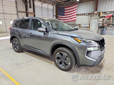 Czwarte zdjęcie samochodu z boku: 2025 NISSAN ROGUE SV VIN:5N1BT3BA6SC867195 - miniatura