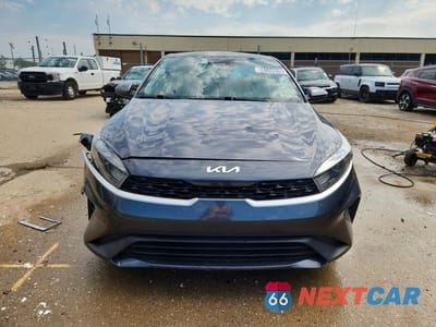 Piąte zdjęcie samochodu w środku: 2023 KIA FORTE LXS VIN:3KPF24AD4PE590752 - miniatura