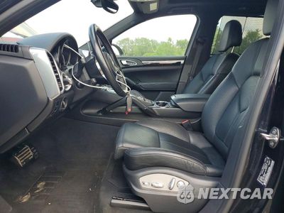 Zdjęcie 7 z 14 samochodu: 2016 PORSCHE CAYENNE VIN:WP1AA2A2XGLA00284 - miniatura