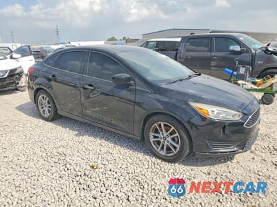 Czwarte zdjęcie samochodu z boku: 2018 FORD FOCUS SE VIN:1FADP3FE7JL243862 - miniatura