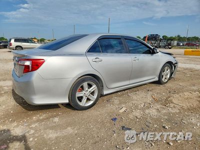 Trzecie zdjęcie samochodu z tyłu: 2014 TOYOTA CAMRY SE VIN:4T1BF1FK0EU354411 - miniatura
