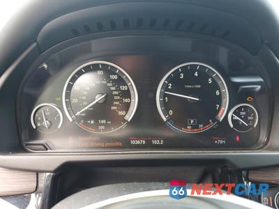 Zdjęcie 9 z 13 samochodu: 2015 BMW X5 XDRIVE50I VIN:5UXKR6C53F0J75388 - miniatura