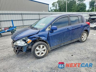 2008 NISSAN VERSA 1.8 S 3N1BC13E58L377857 - główne zdjęcie licytacji z USA - miniatura