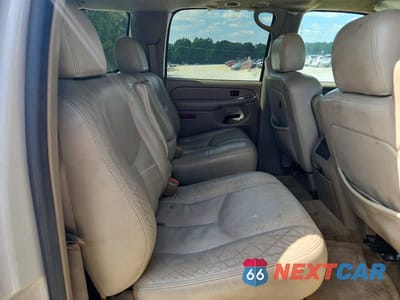 Zdjęcie 11 z 13 samochodu: 2004 CHEVROLET SUBURBAN C1500 VIN:3GNEC16Z34G246123 - miniatura