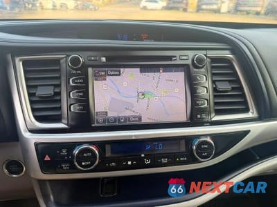 Zdjęcie 10 z 12 samochodu: 2019 TOYOTA HIGHLANDER XLE VIN:5TDJZRFH2KS968824 - miniatura
